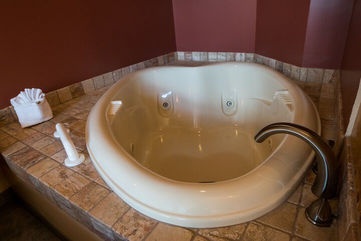 Jetted tub