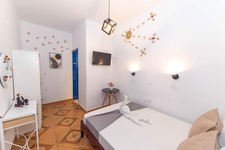 Room 32 of 47