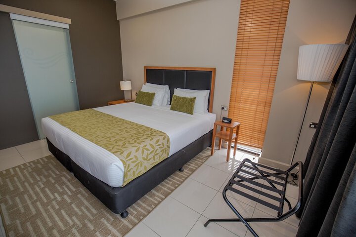 Room 9 of 34