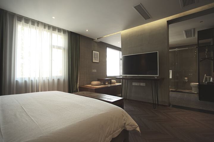 Room 28 of 58