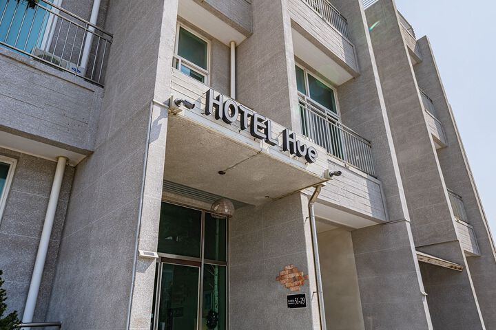 Hotel 7 of 77