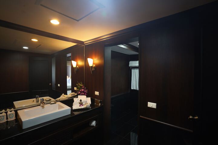 Room 30 of 38