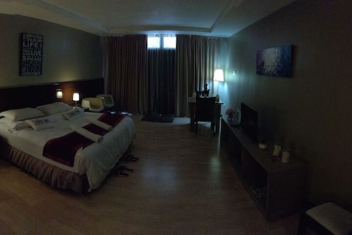 Room 10 of 32