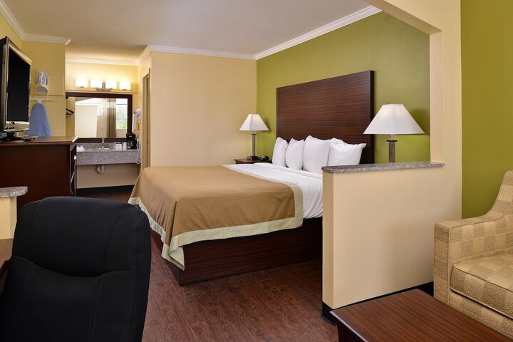 1 King Bed Mobility Accessible (3 of 10)