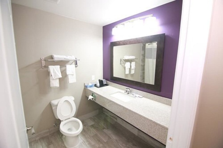 Suite King Size Bed (14 of 20)