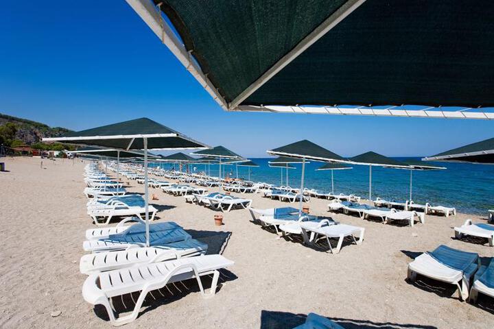 LARISSA GARDEN HOTEL