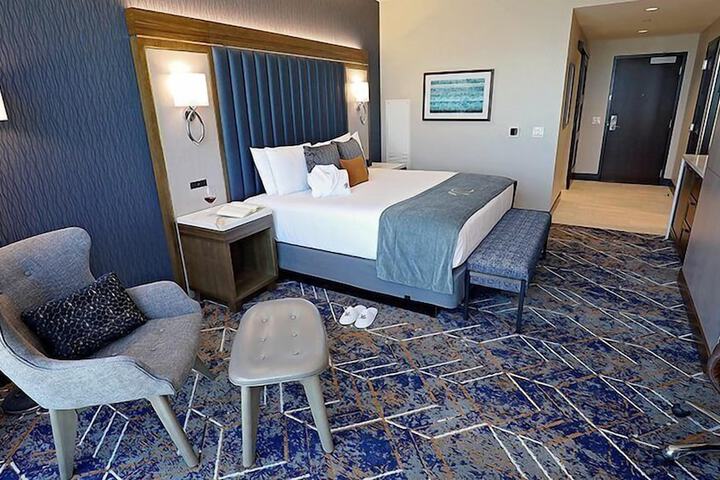 Deluxe King Bed Grand Tower (5 of 8)