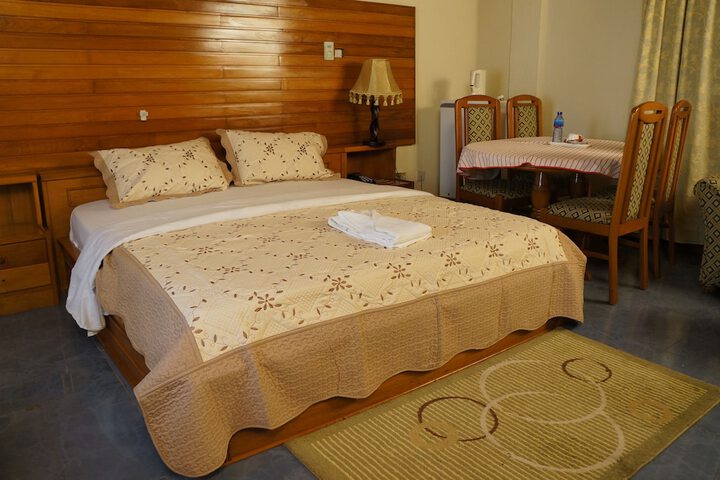 Room 4 of 40