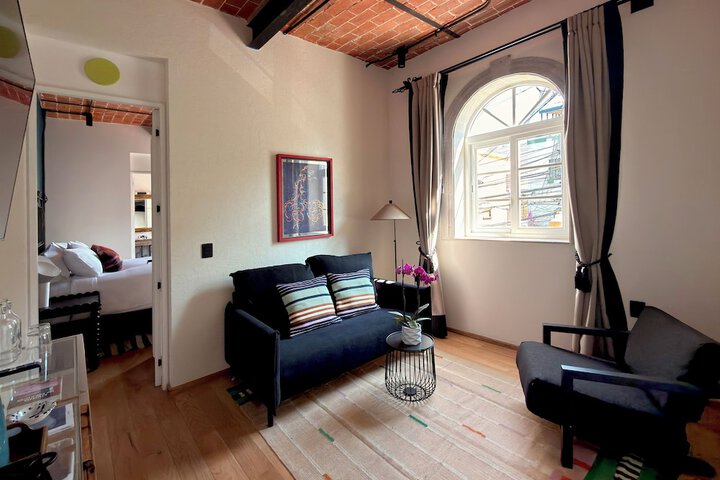 Room 42 of 104