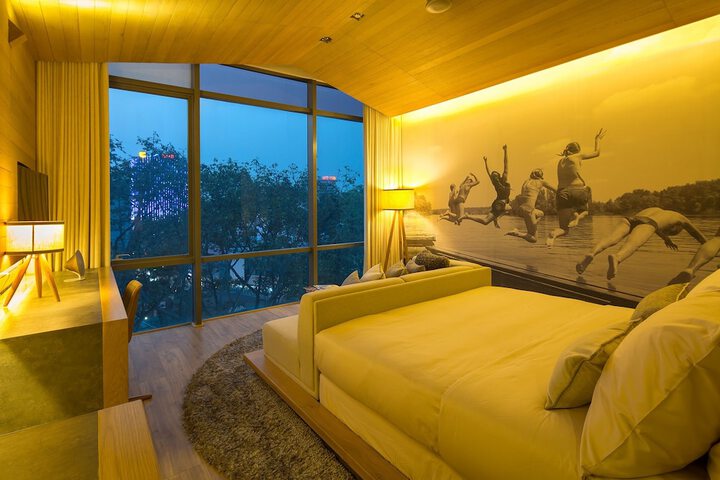 Room 25 of 53