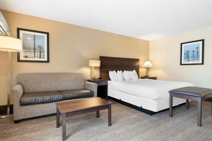1 King Bed (16 of 20)