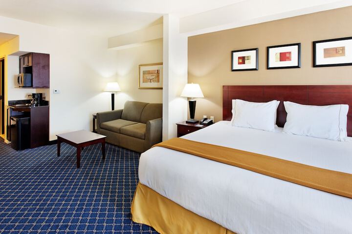 1 King Bed Suite (1 of 11)