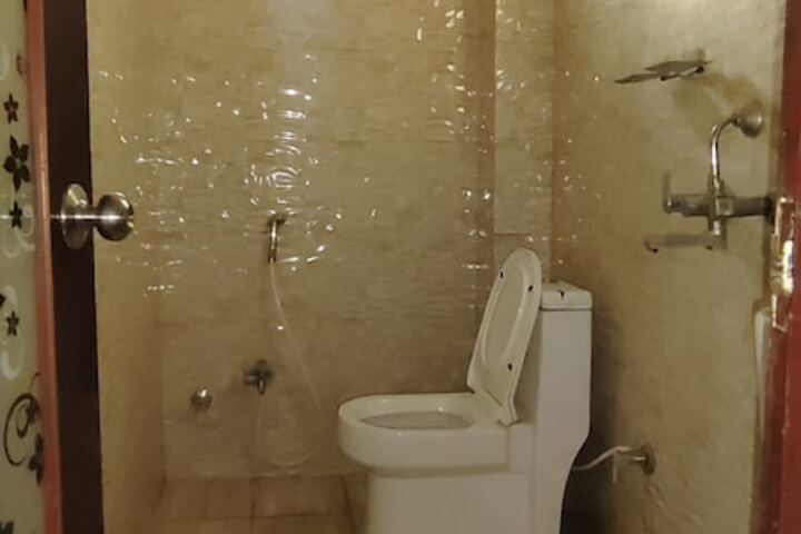 Room 7 of 8