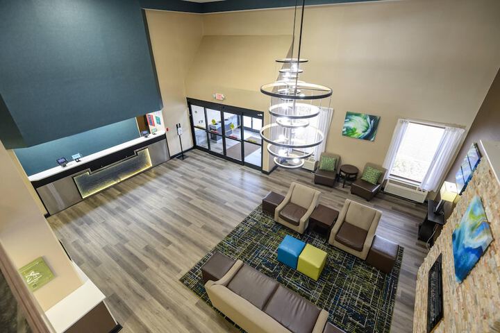 Entrance & Lobby