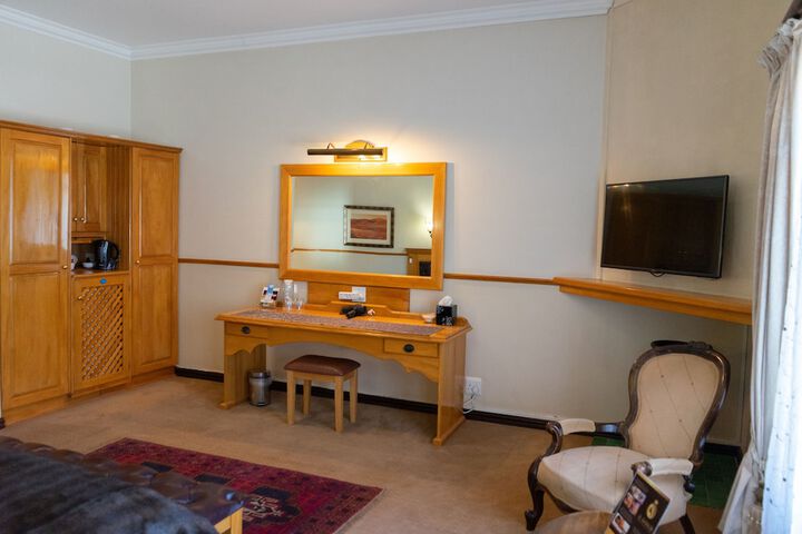 Room 16 of 33
