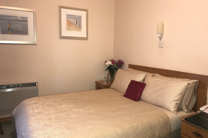 Room 3 of 68