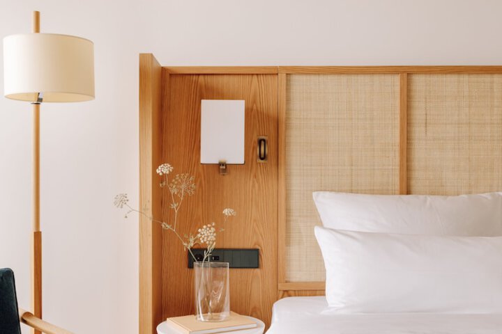 Room 4 of 61
