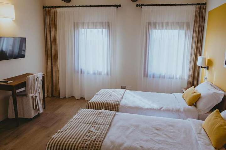 Room 8 of 37