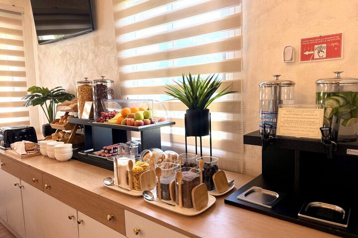 Breakfast/Coffee Service 45 of 75