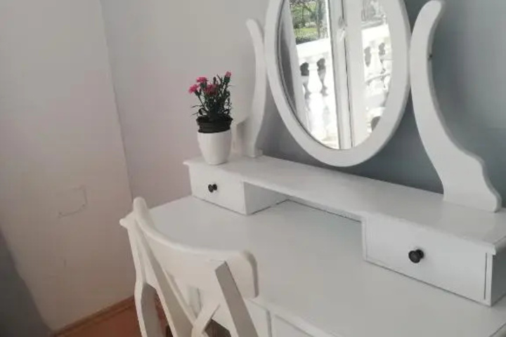 Room 6 of 17