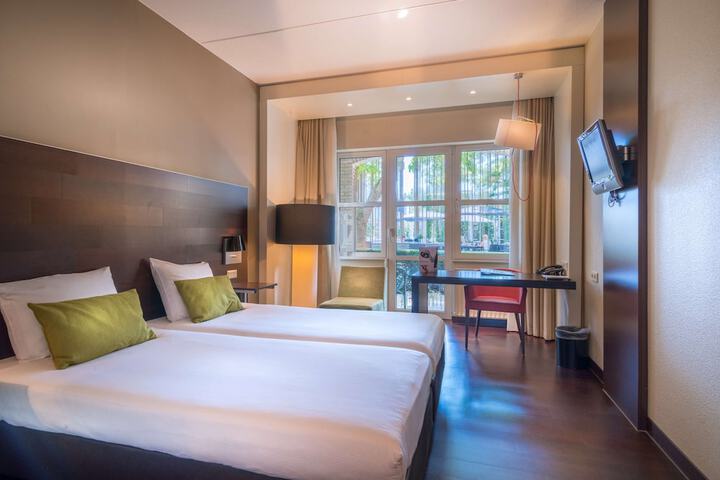 Room 10 of 74
