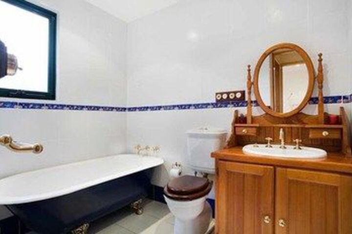 Room 4 of 23