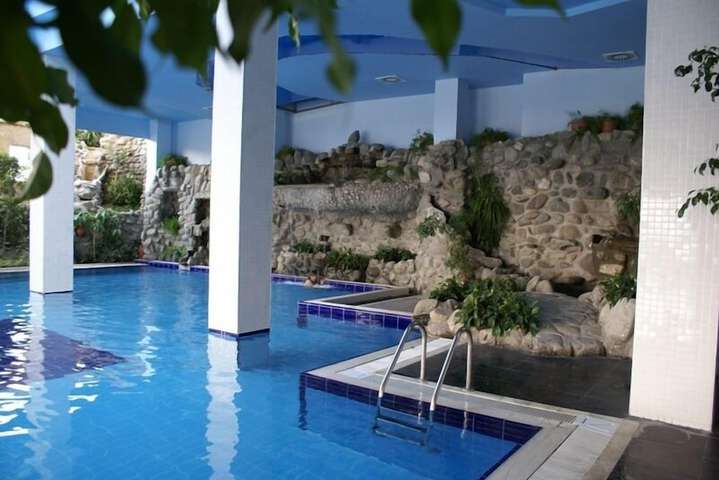 Pool 23 of 49