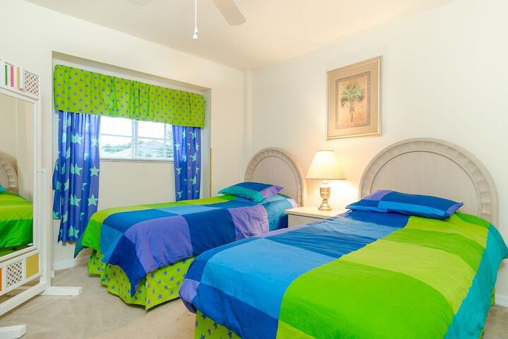 Room 8 of 27