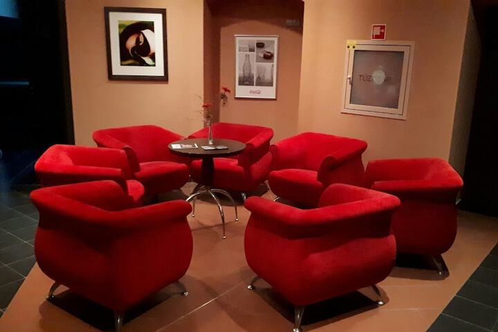 Ballroom/Hall 68 of 78