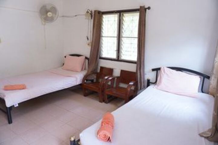 Room 17 of 38