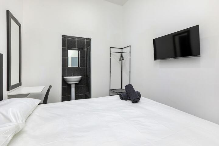Room 14 of 28