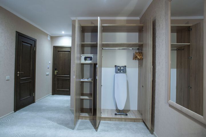 Room 10 of 24