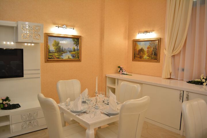 Dining 34 of 47