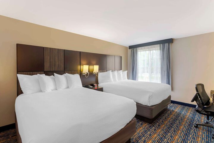 1 Queen Bed High Speed Internet Accessible Refrigerator, Coffee Maker, Hairdryer Full Breakfast (9 of 26)