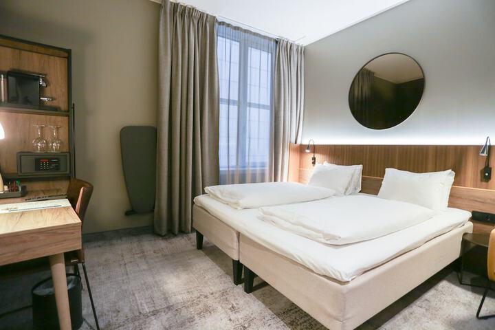 Room 45 of 87