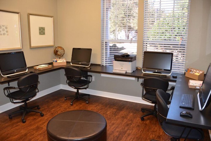 Business Center 22 of 26