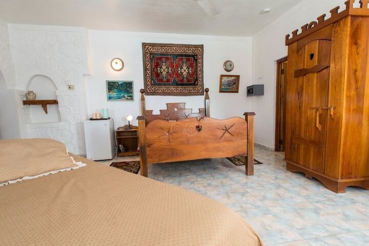 Room 3 of 45