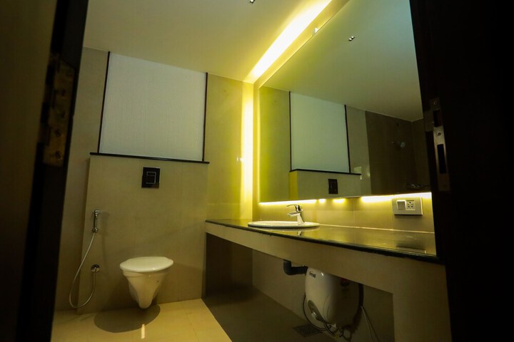 Room 15 of 32