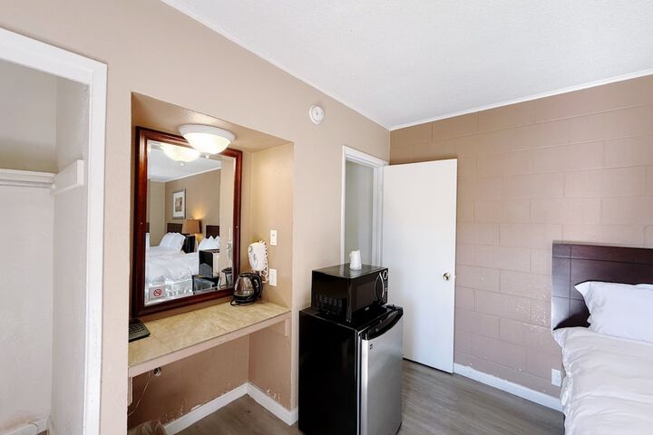 Room 16 of 43