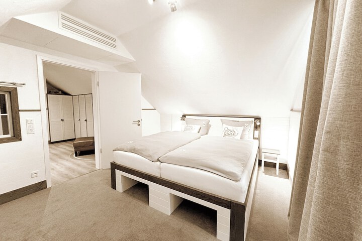 Room 25 of 82