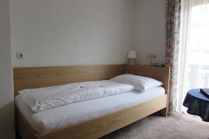 Room 6 of 50