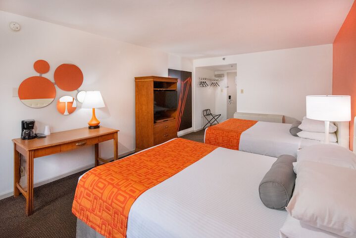 2 Double Beds (3 of 9)