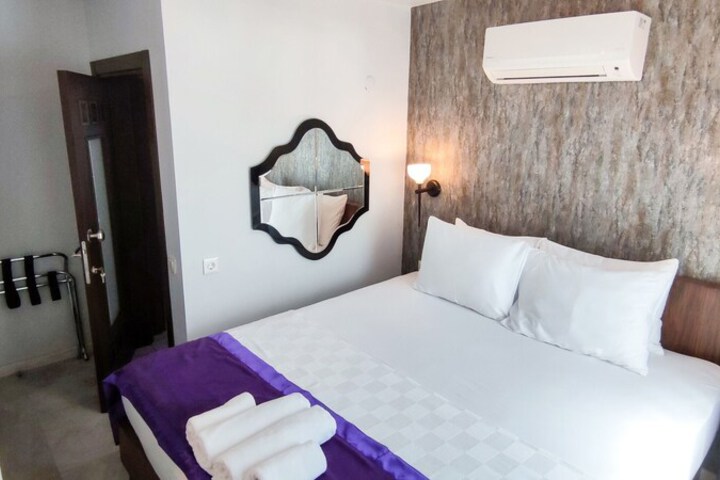 Room 14 of 77