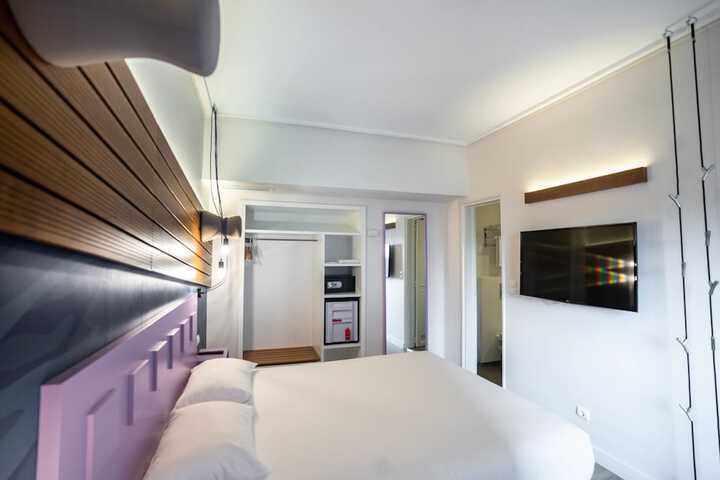 Room 6 of 97
