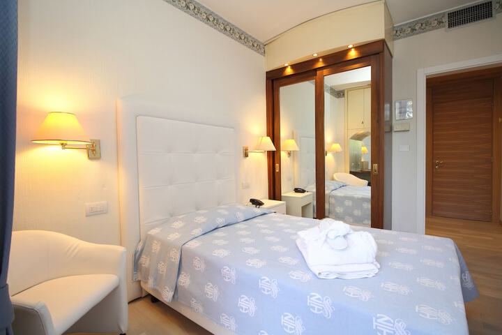Room 12 of 71