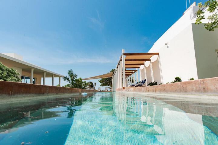 97985 Stunning beachfront Suites Wi-Fi East of Progreso