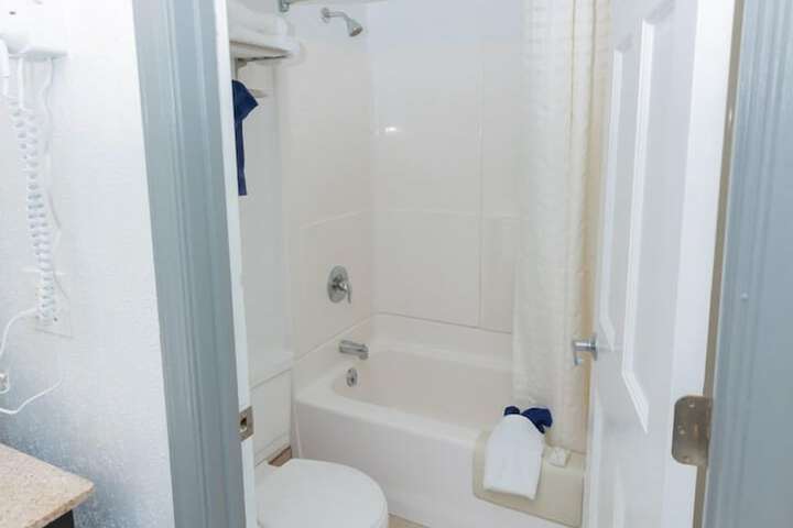 Room 15 of 32