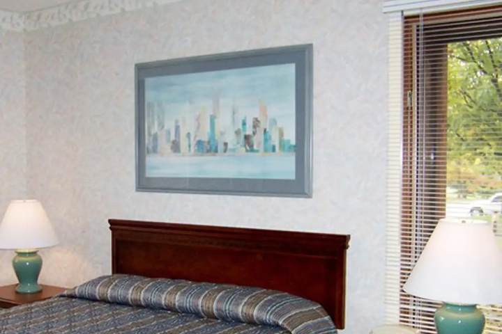 Room 6 of 12
