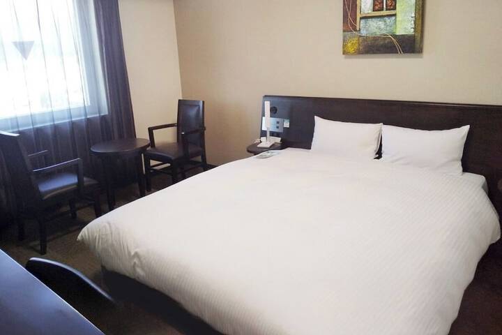 Room 6 of 33