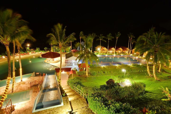 Hotel with Pool